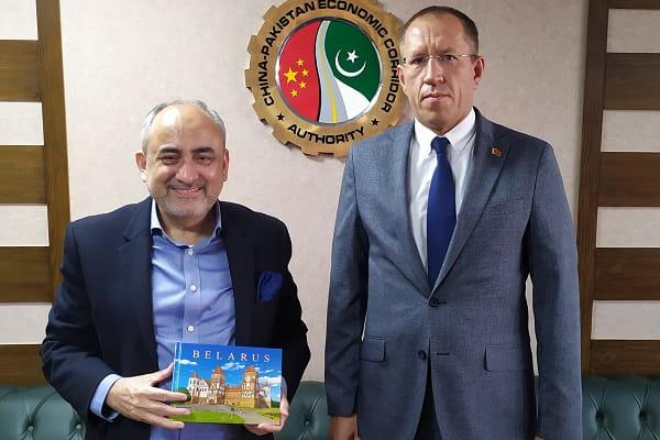 Посол Беларуси обсудил с помощником Премьер-министра Пакистана проекты в рамках Китайско-Пакистанского экономического коридора