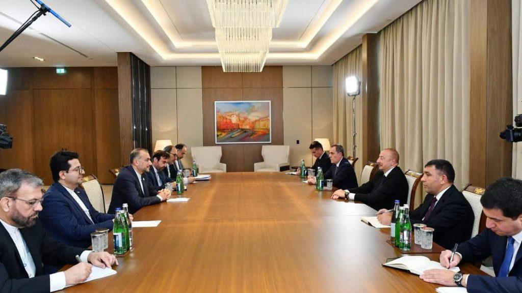 Президент Азербайджанской Республики Ильхам Алиев во время встречи с главой МИД Ирана Хосейном Амиром Абдоллахияном