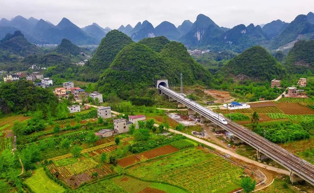 Особенности рельефа Китая не помешали строительству ВСМ CHN/Oriental Image via Reuters Connect