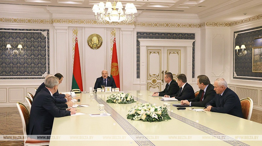 Лукашенко поставил задачи по итогам зарубежных визитов